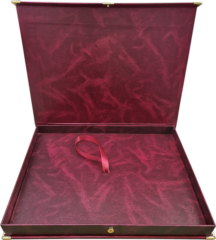 Коробка подарочная (бордовая) 1068-255-002